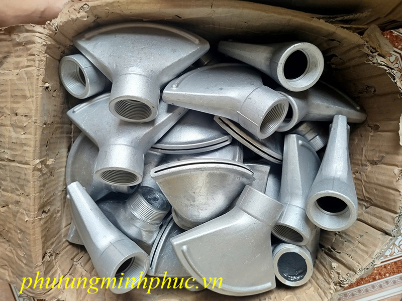 Béc mỏ vịt xe phun nước rửa đường